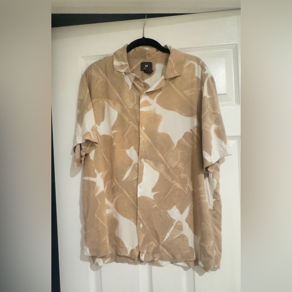 H&M Men's Tan Leaf Print Casual Shirt
